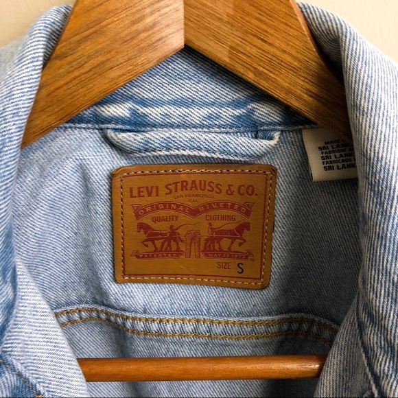 SOLD Levi’s Light Wash Denim Jacket - Picture 4 of 4